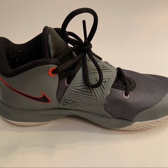 Nike Boys Flytrap Gray Basketball shoes-size 5 - Picture 8 of 16